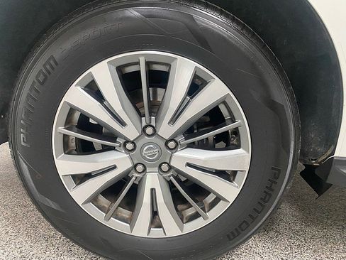 Used 2019 Nissan Pathfinder SL image 24