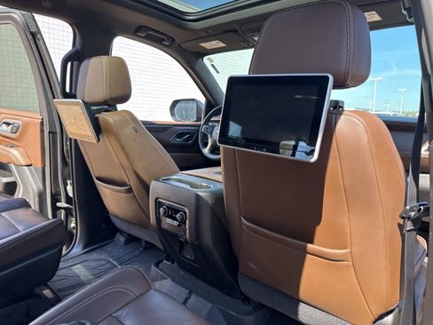 Used 2021 Chevrolet Tahoe High Country w/ Premium Package image 32