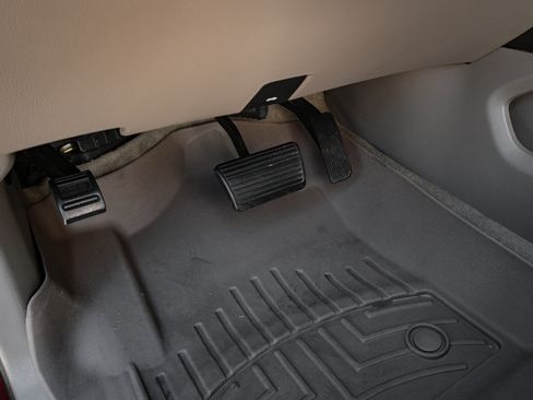 Used 2017 Chevrolet Suburban LT image 16