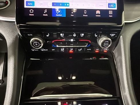 Used 2023 Jeep Grand Cherokee Overland w/ Luxury Tech Group IV AWD/4WD image 22