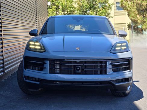 New 2026 Porsche Cayenne Coupe AWD/4WD image 11