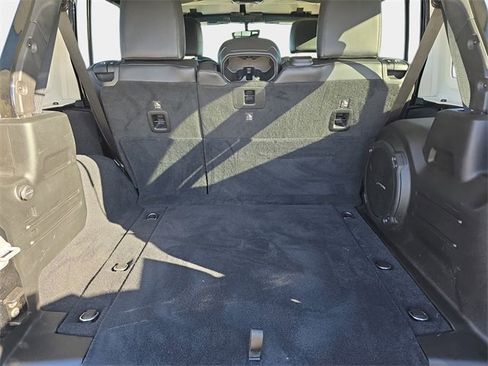 Used 2018 Jeep Wrangler Unlimited Sahara image 14