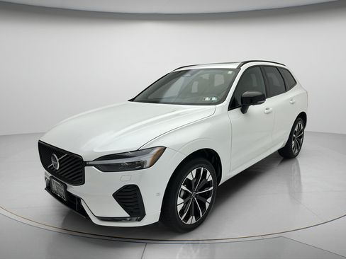 Used 2026 Volvo XC60 B5 Plus AWD/4WD image 3