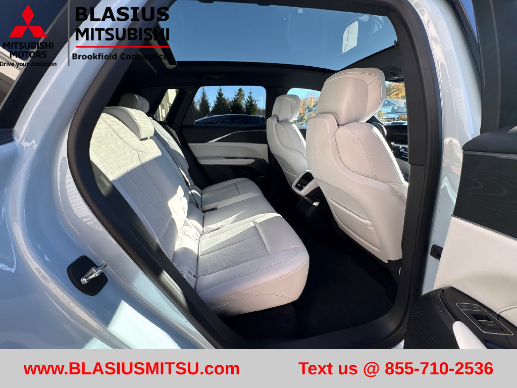 Used 2024 Cadillac Lyriq Luxury AWD/4WD image 46