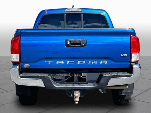 Used 2017 Toyota Tacoma SR5 RWD image 4