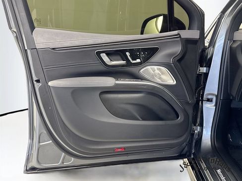 Used 2023 Mercedes-Benz EQS 580 4MATIC SUV image 23