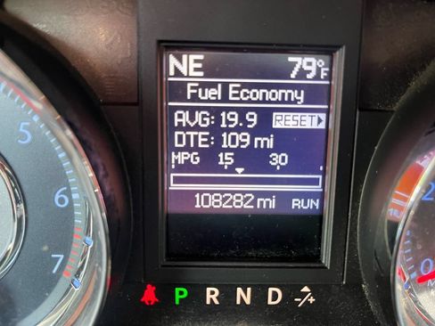 Used 2016 Chrysler Town & Country Touring FWD image 14