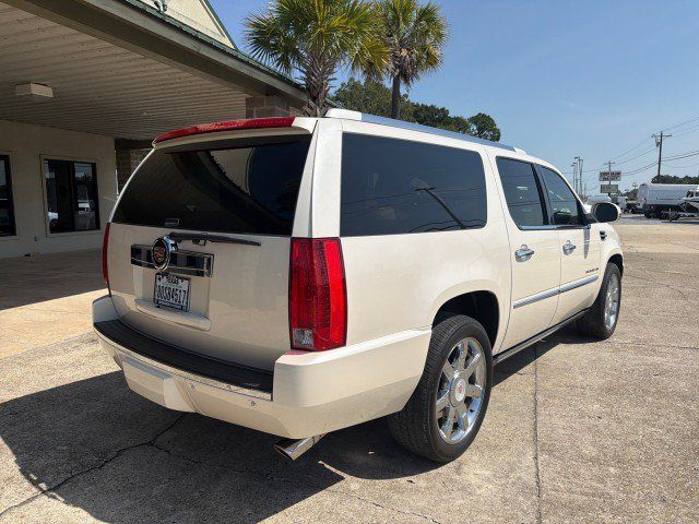 Used 2013 Cadillac Escalade ESV Luxury RWD image 4