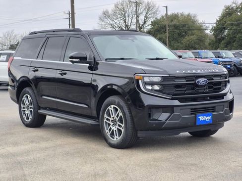 New 2025 Ford Expedition Active image 2