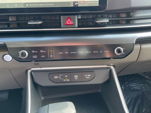 New 2026 Kia Carnival FWD image 17