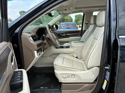 Used 2021 GMC Yukon Denali w/ Advanced Technology Package AWD/4WD image 14