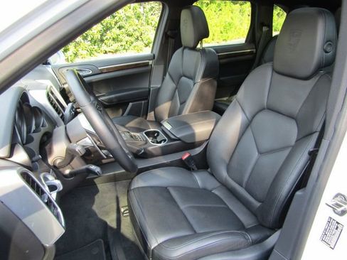 Used 2017 Porsche Cayenne S Platinum image 11