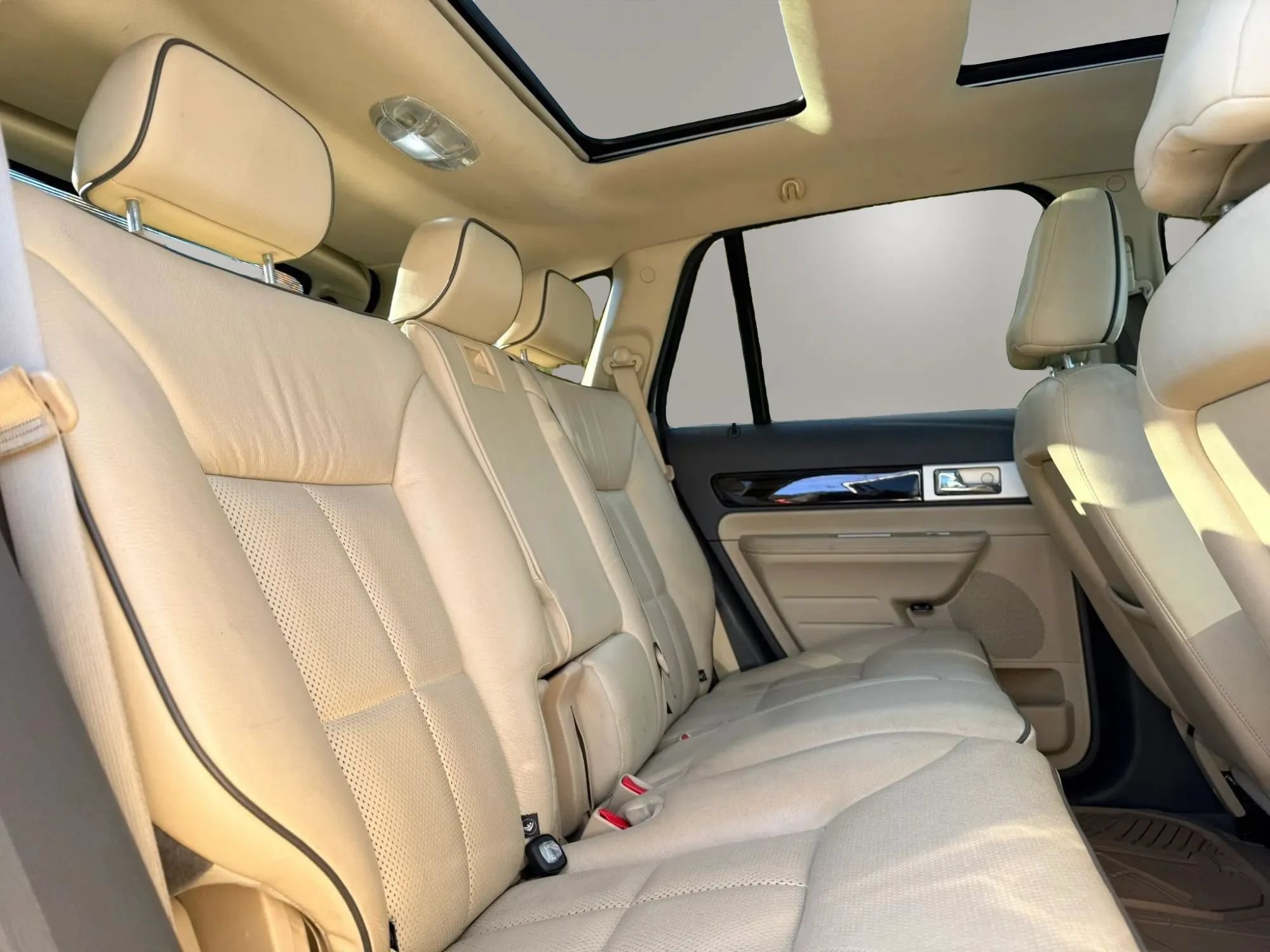 Used 2010 Lincoln MKX AWD image 10