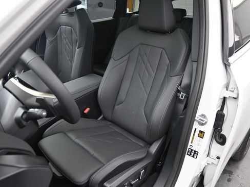 Used 2025 BMW X3 xDrive30i w/ Premium Package image 13