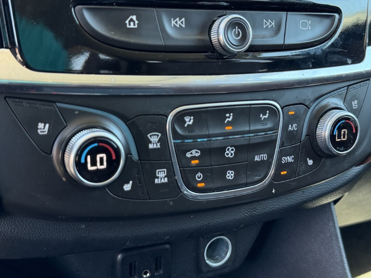 Used 2018 Chevrolet Traverse High Country AWD/4WD image 19