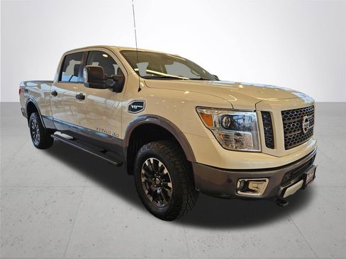 Used 2019 Nissan Titan PRO-4X w/ Pro-4x Convenience Package image 5