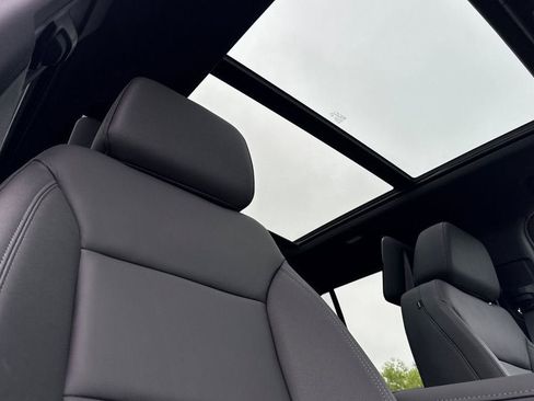 New 2026 Chevrolet Suburban Z71 AWD/4WD image 18
