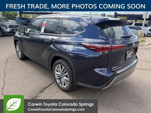 Used 2026 Toyota Highlander Platinum AWD/4WD image 5
