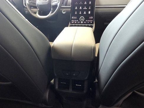 Used 2025 GMC Terrain Elevation w/ Elevation Premium Package FWD image 8