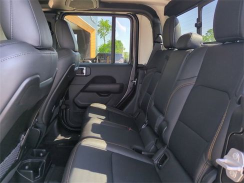 New 2025 Jeep Gladiator Sport w/ Premium Package image 14