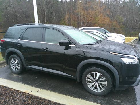 Used 2022 Nissan Pathfinder SL w/ SL Black Package image 12