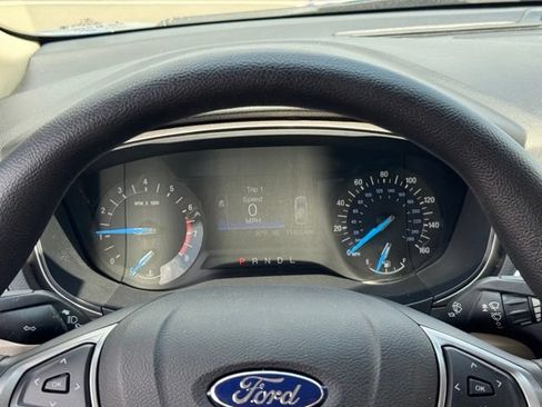 Used 2017 Ford Fusion SE FWD image 27