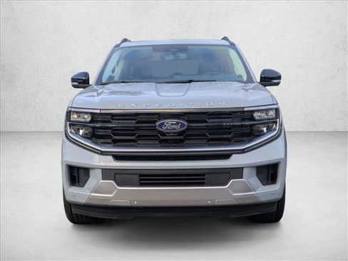 New 2025 Ford Expedition Max Platinum w/ Driver's Package image 5