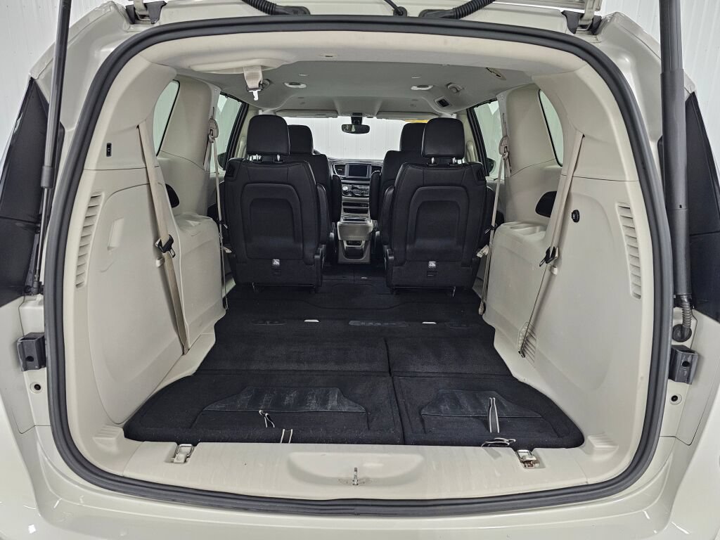 Used 2020 Chrysler Pacifica Touring-L FWD image 17