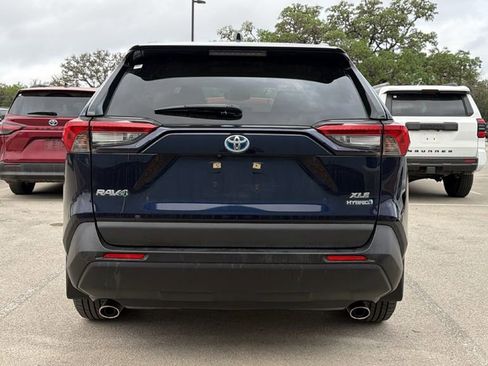 Used 2023 Toyota RAV4 XLE w/ Convenience Package image 7