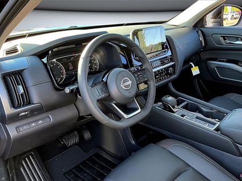 New 2025 Nissan Pathfinder SL image 7