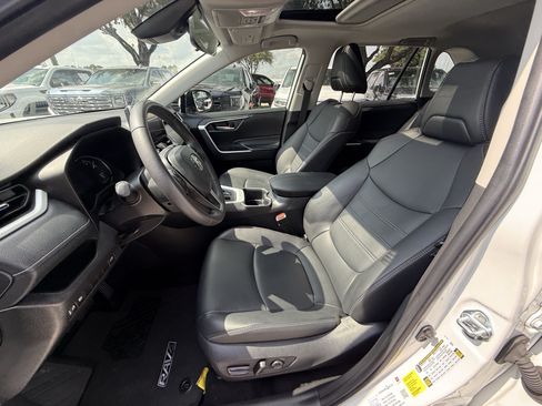 Used 2025 Toyota RAV4 XLE Premium FWD image 28