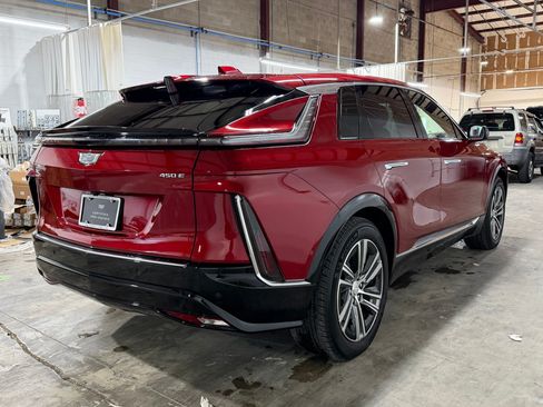 Certified 2024 Cadillac Lyriq Luxury RWD image 8