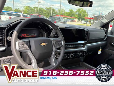 Used 2025 Chevrolet Silverado 2500 LT w/ Leather Package image 15