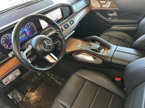 Used 2025 Mercedes-Benz GLS 450 4MATIC image 10