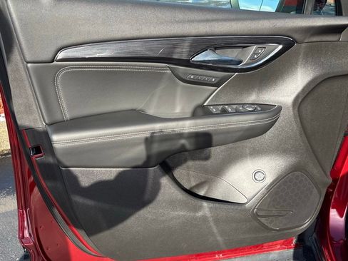 Used 2023 Buick Envision Essence image 10