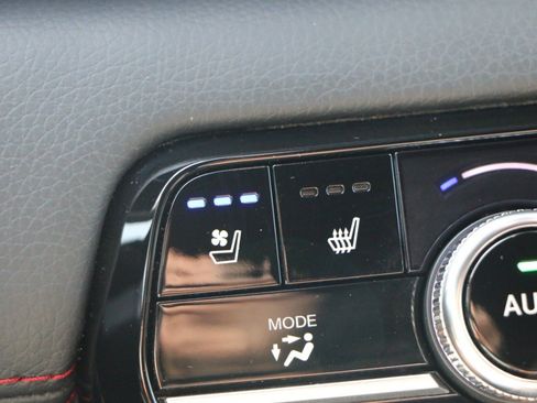 Used 2025 Honda Pilot Black Edition image 26