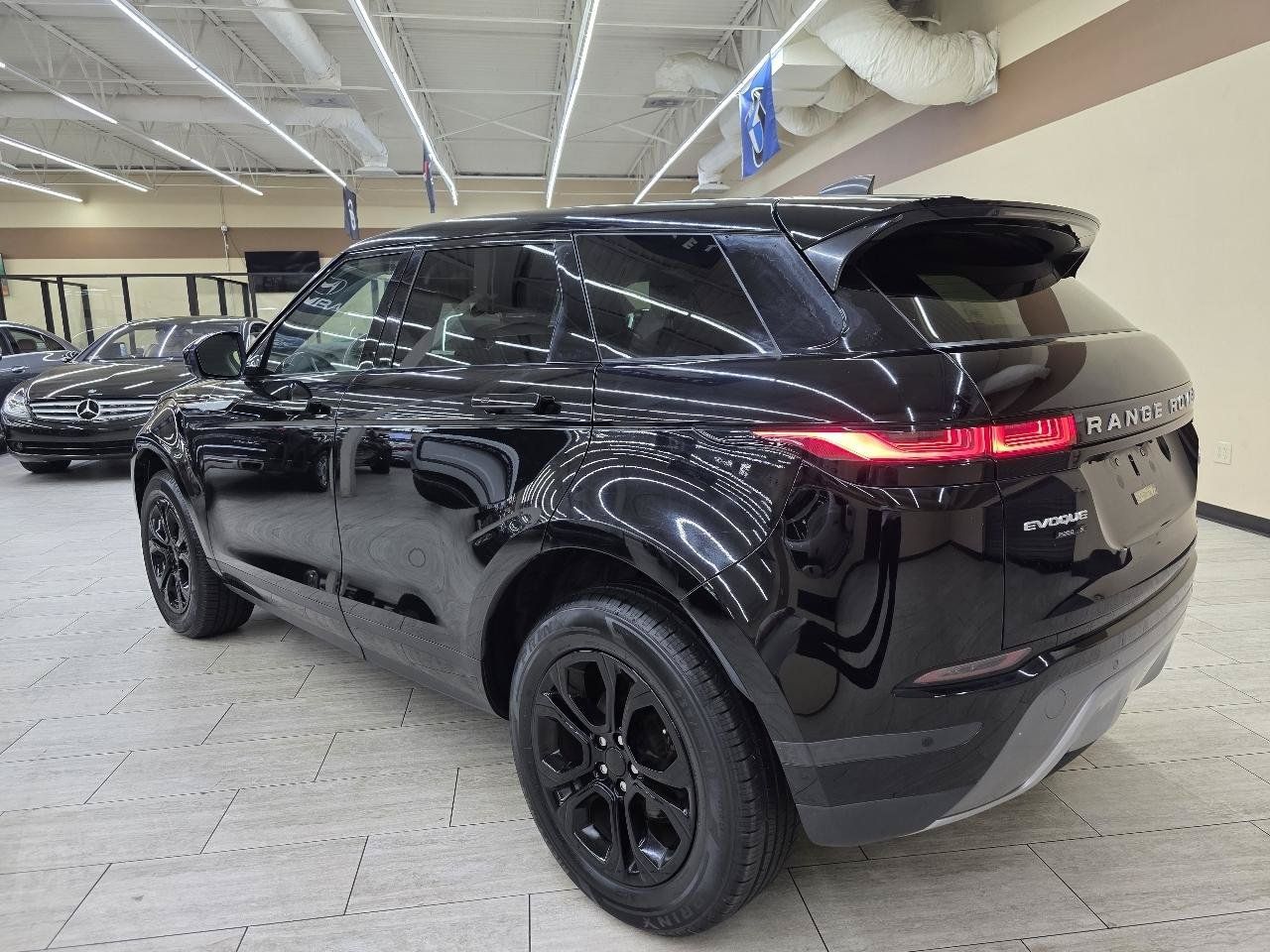 Used 2020 Land Rover Range Rover Evoque S AWD/4WD image 8
