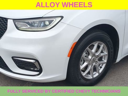 Used 2023 Chrysler Pacifica Touring-L FWD image 15