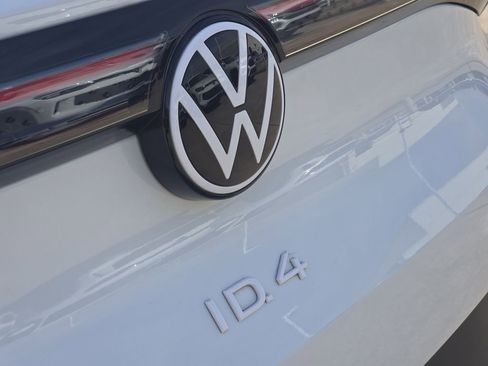 Used 2024 Volkswagen ID.4 Pro image 11