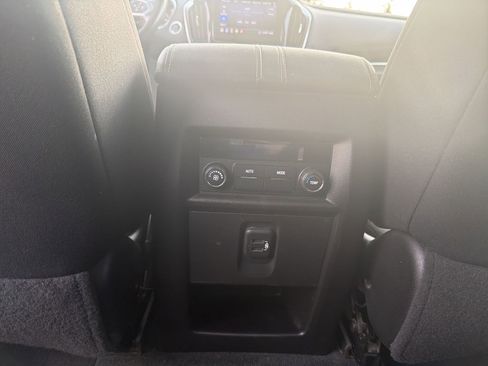 Used 2021 Chevrolet Traverse LT image 21