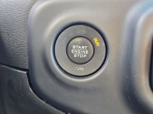 Used 2019 Jeep Wrangler Unlimited Sahara w/ Dual Top Group AWD/4WD image 18