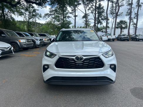 Used 2023 Toyota Highlander XLE image 7