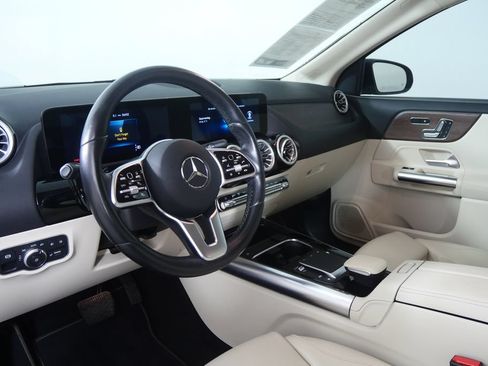Used 2022 Mercedes-Benz GLA 250 4MATIC w/ Premium Package Lite image 12