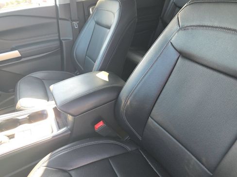 Used 2023 Ford Explorer Limited w/ Equipment Group 301A RWD image 14