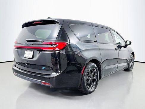 Used 2022 Chrysler Pacifica Limited w/ S Appearance Package FWD image 5