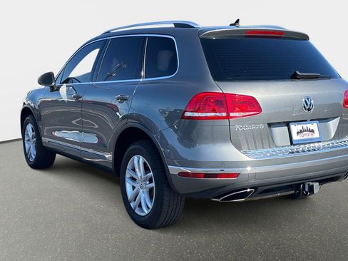 Used 2016 Volkswagen Touareg Sport image 8