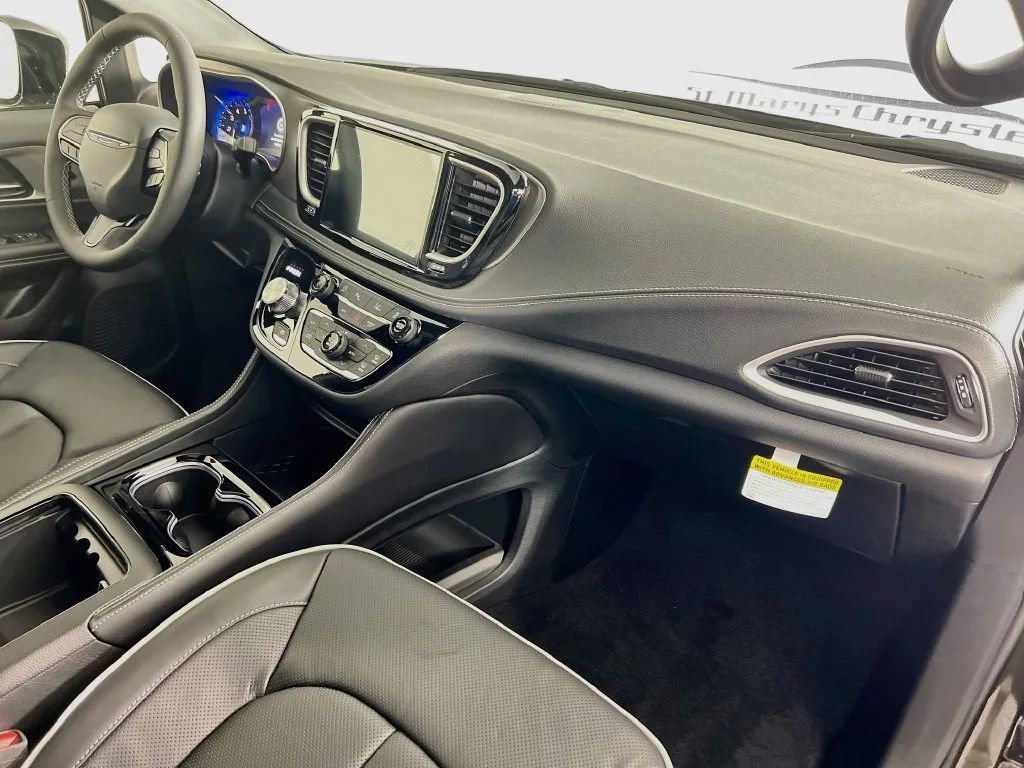 New 2027 Chrysler Pacifica Limited w/ Family Tech Group FWD image 33