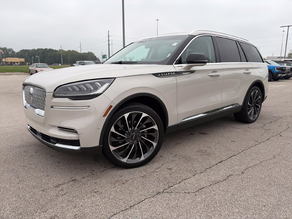Used 2023 Lincoln Aviator Reserve w/ Equipment Group 201A AWD/4WD image 3