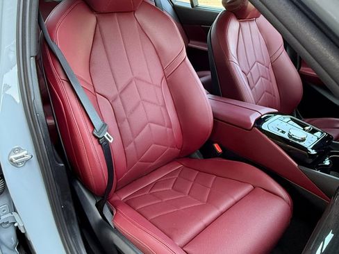 Used 2024 BMW i5 eDrive40i w/ Executive Package image 17