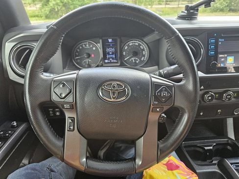 Used 2017 Toyota Tacoma TRD Off-Road w/ Tow Package (A/T) AWD/4WD image 14